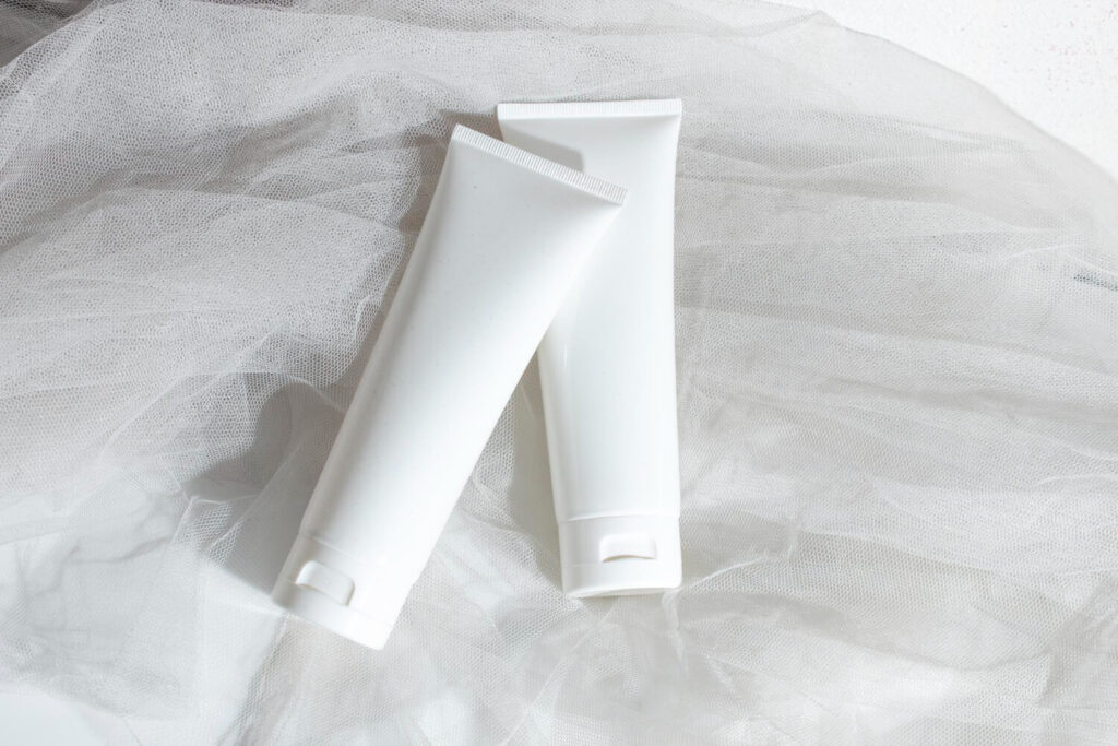 What sets leading plastic tube manufacturers apart?